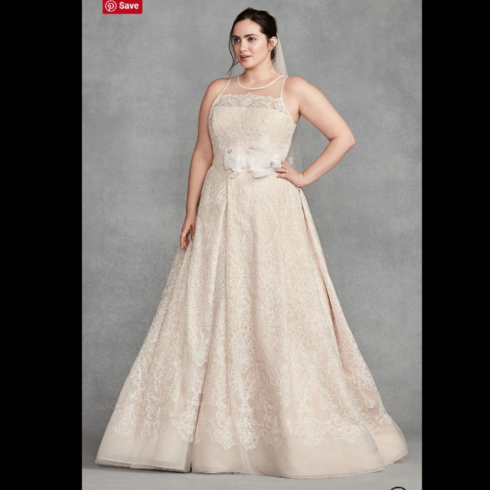 CLEARANCE! White VERA WANG Macrame Wedding Dress 14